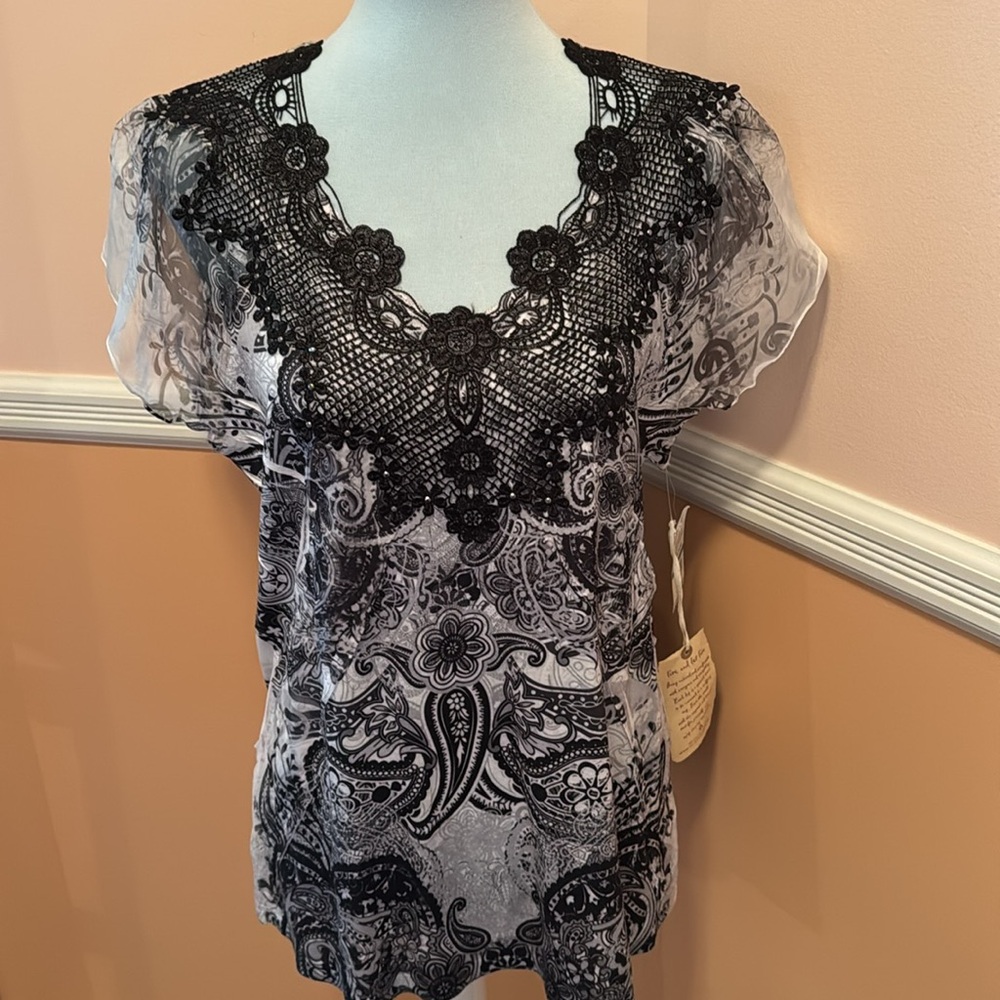 Women’s top— lace embellishment around front neckline